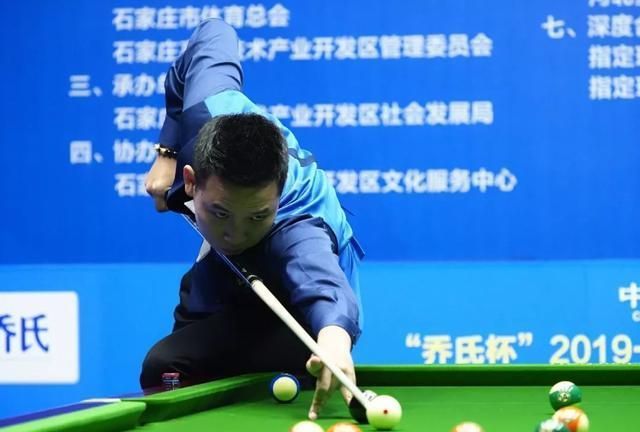 术专家进行 术专家进行